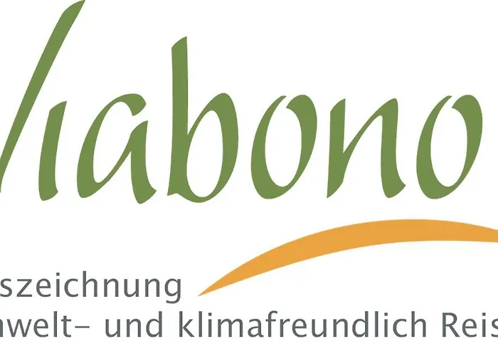 מלון Bavaria Boutique 3*